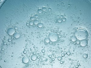 cosmetic-liquid-with-bubbles-H9PNZKT-min